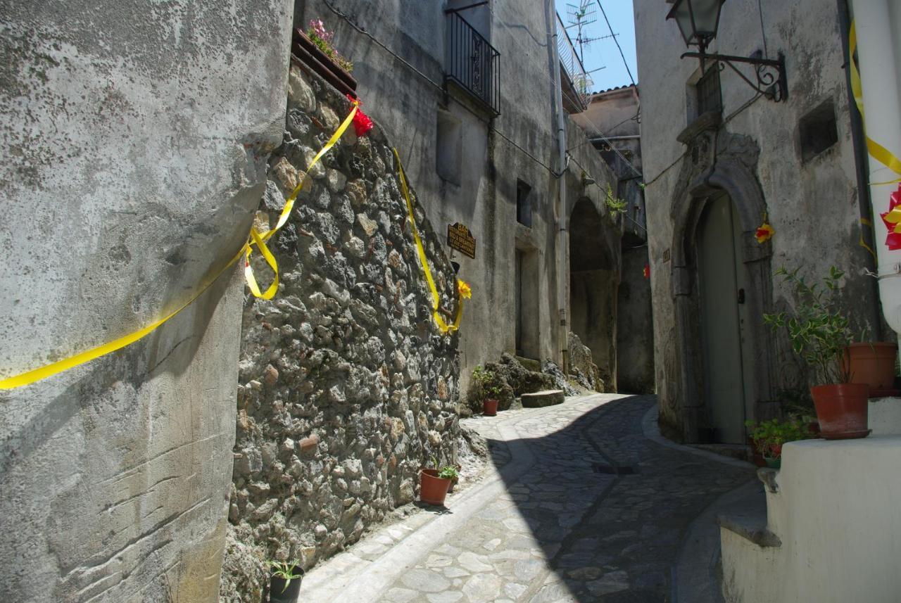 Le Due Lanterne Aieta Exterior foto