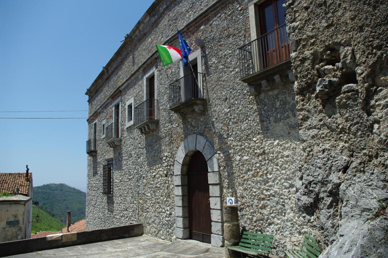 Le Due Lanterne Aieta Exterior foto
