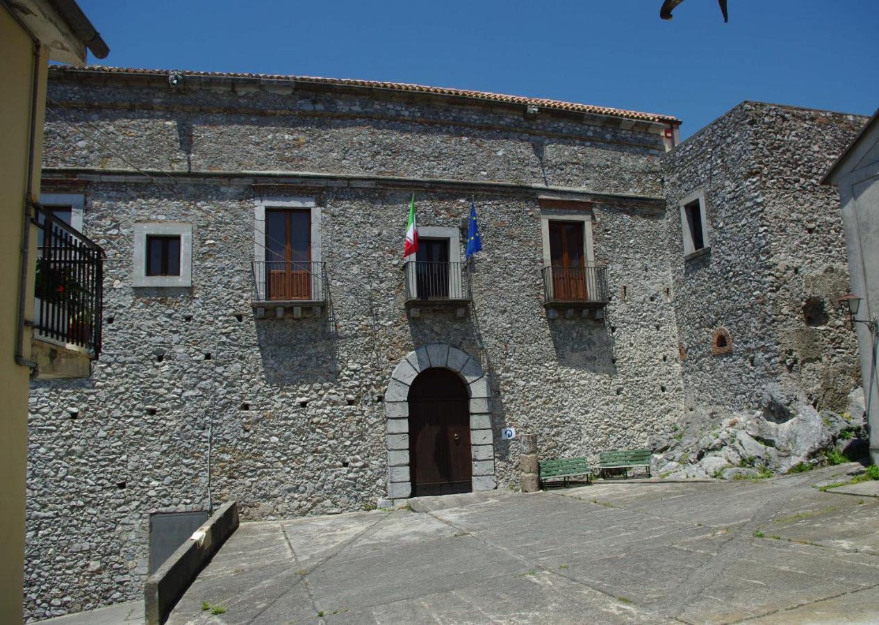 Le Due Lanterne Aieta Exterior foto