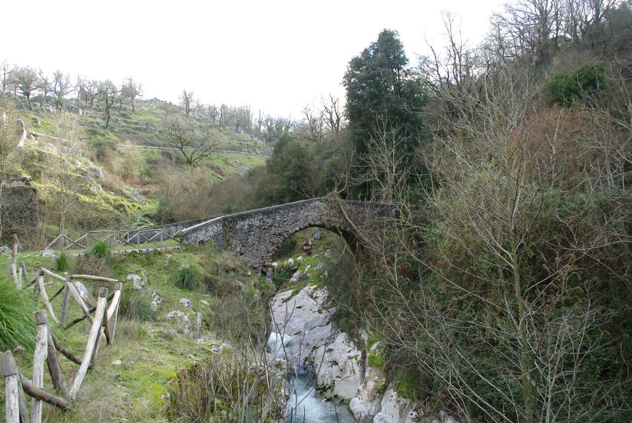 Le Due Lanterne Aieta Exterior foto