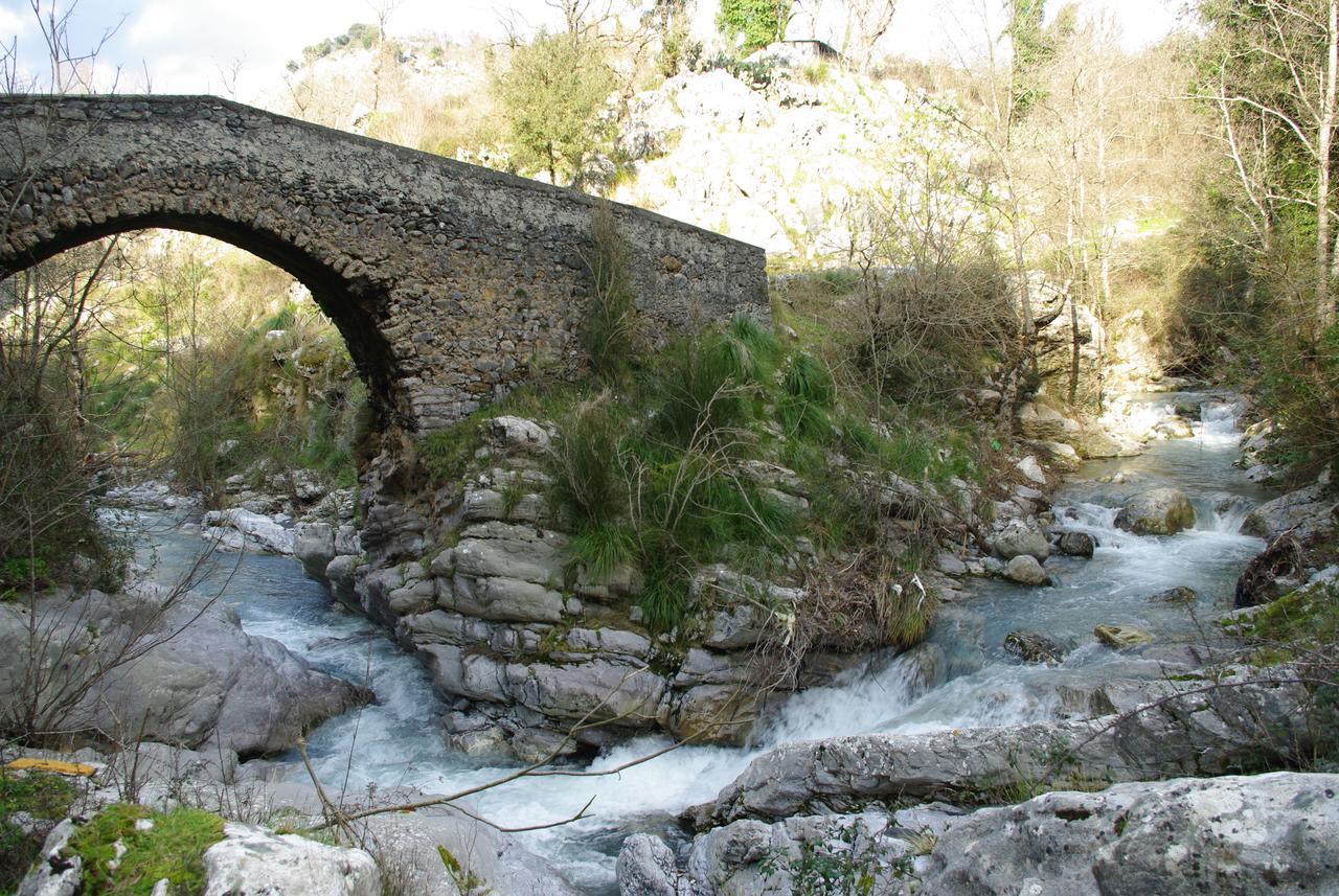 Le Due Lanterne Aieta Exterior foto