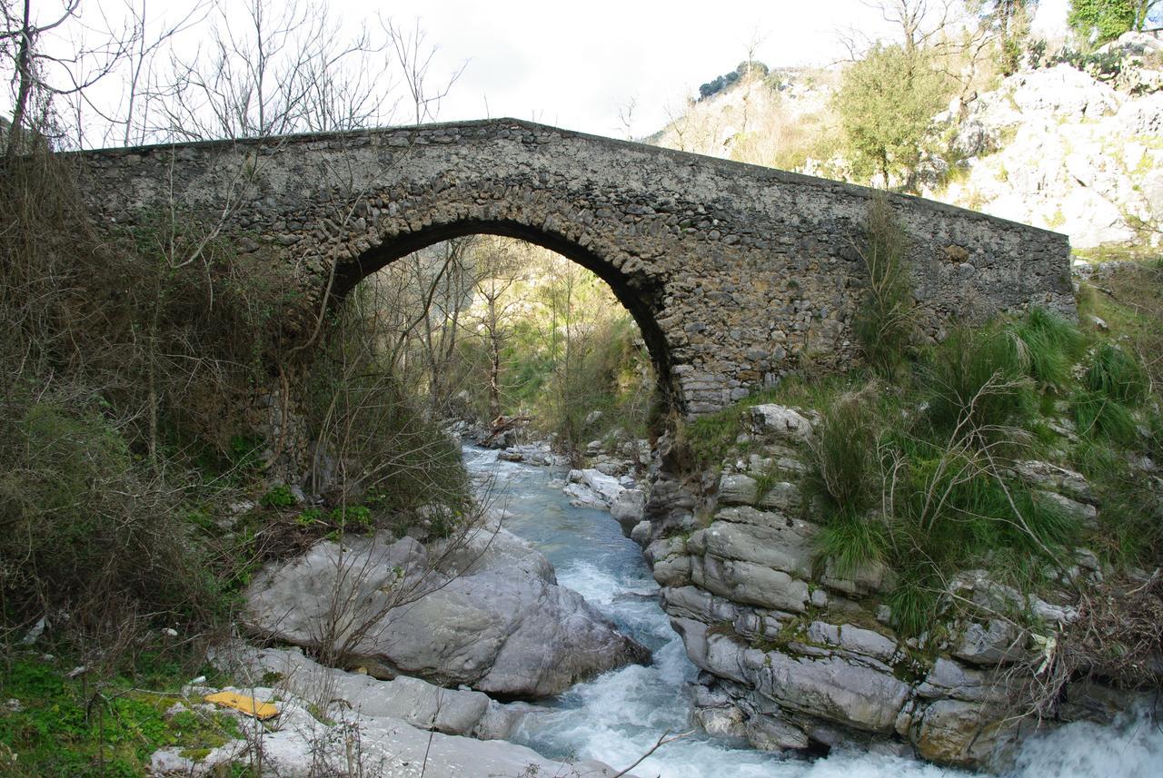 Le Due Lanterne Aieta Exterior foto